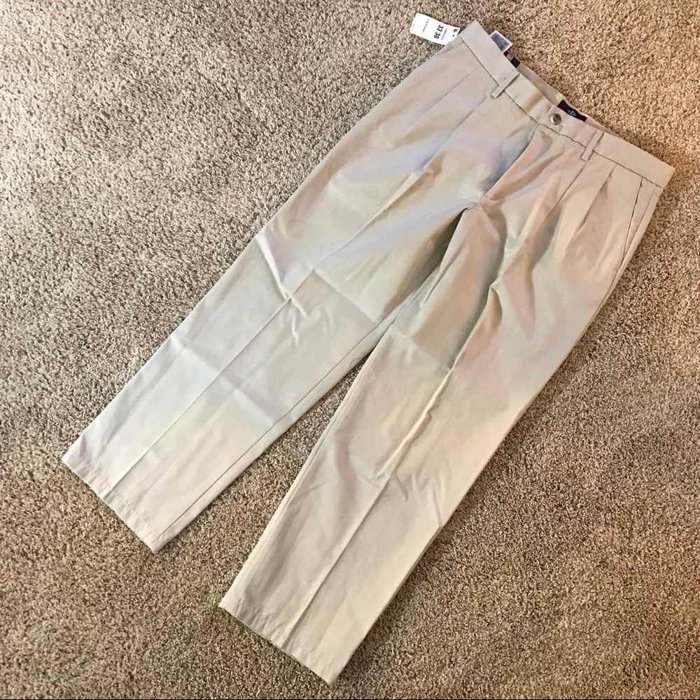 NWT Dockers Signature Khaki Pants, Size 33 x 30